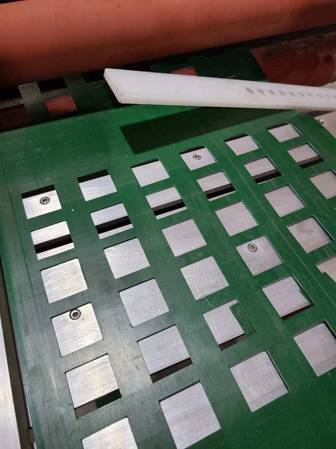 Máquina de perfuração de furos ovais quadrados redondos com cinto de PU de PVC de 2000 mm de largura