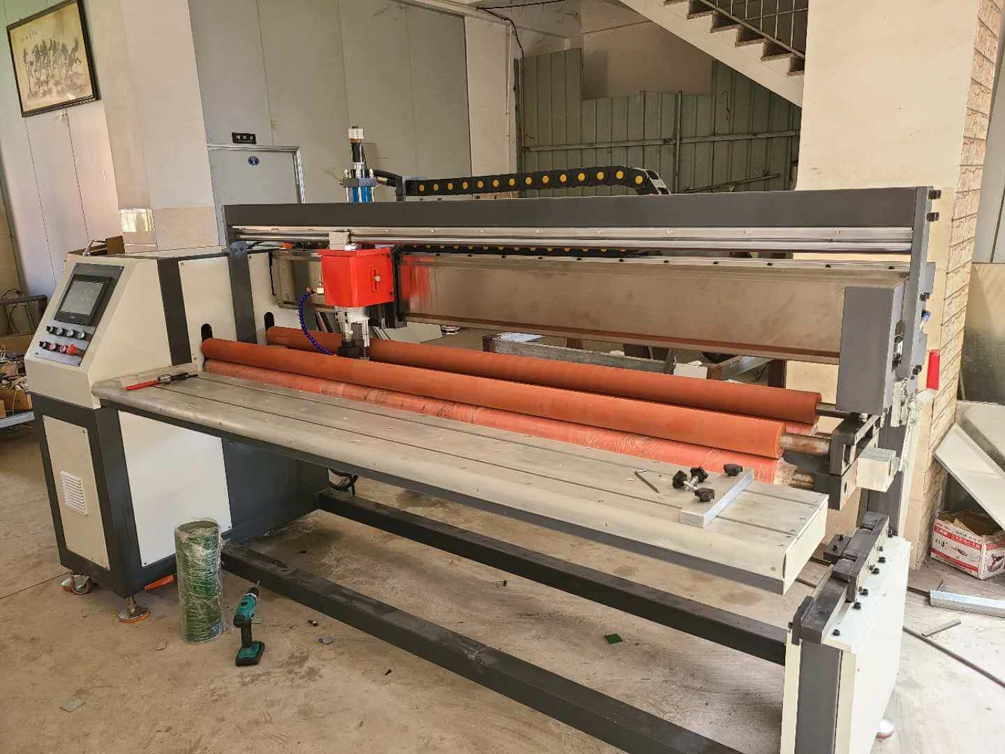 Máquina de perfuração de furos ovais quadrados redondos com cinto de PU de PVC de 2000 mm de largura