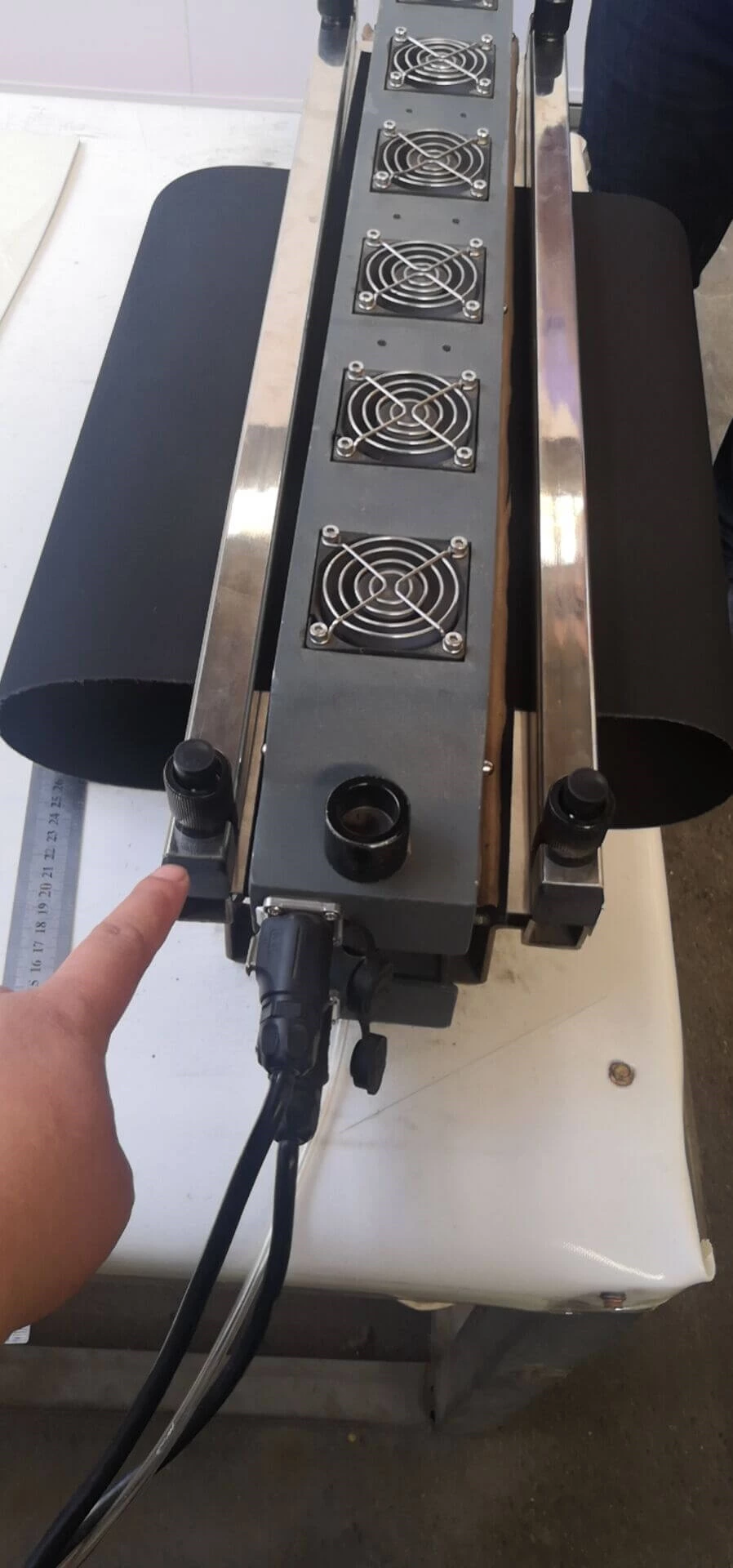 Prensa de empalme de cinto refrigerado a ar 600x50mm - perfeito para cintos de temporização.