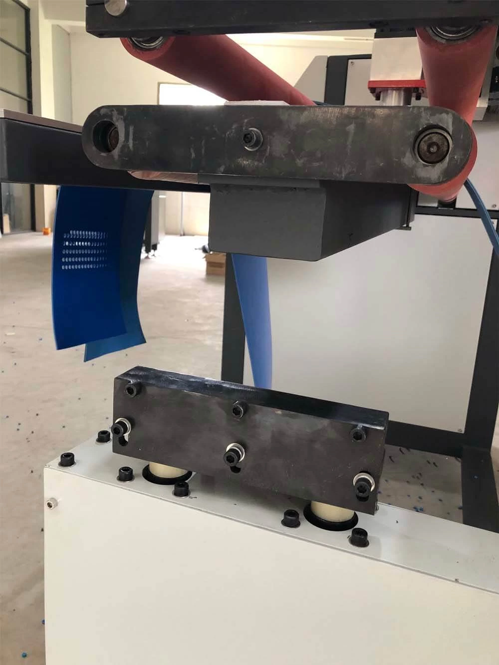 Máquina de perfuração de furos de máquina de perfuração de esteira transportadora de borracha PU PVC TD-1000