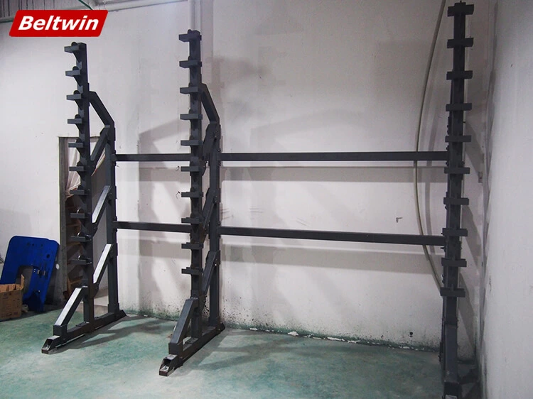 Rack de armazenamento de rolos de esteira de tecido resistente para uso no chão