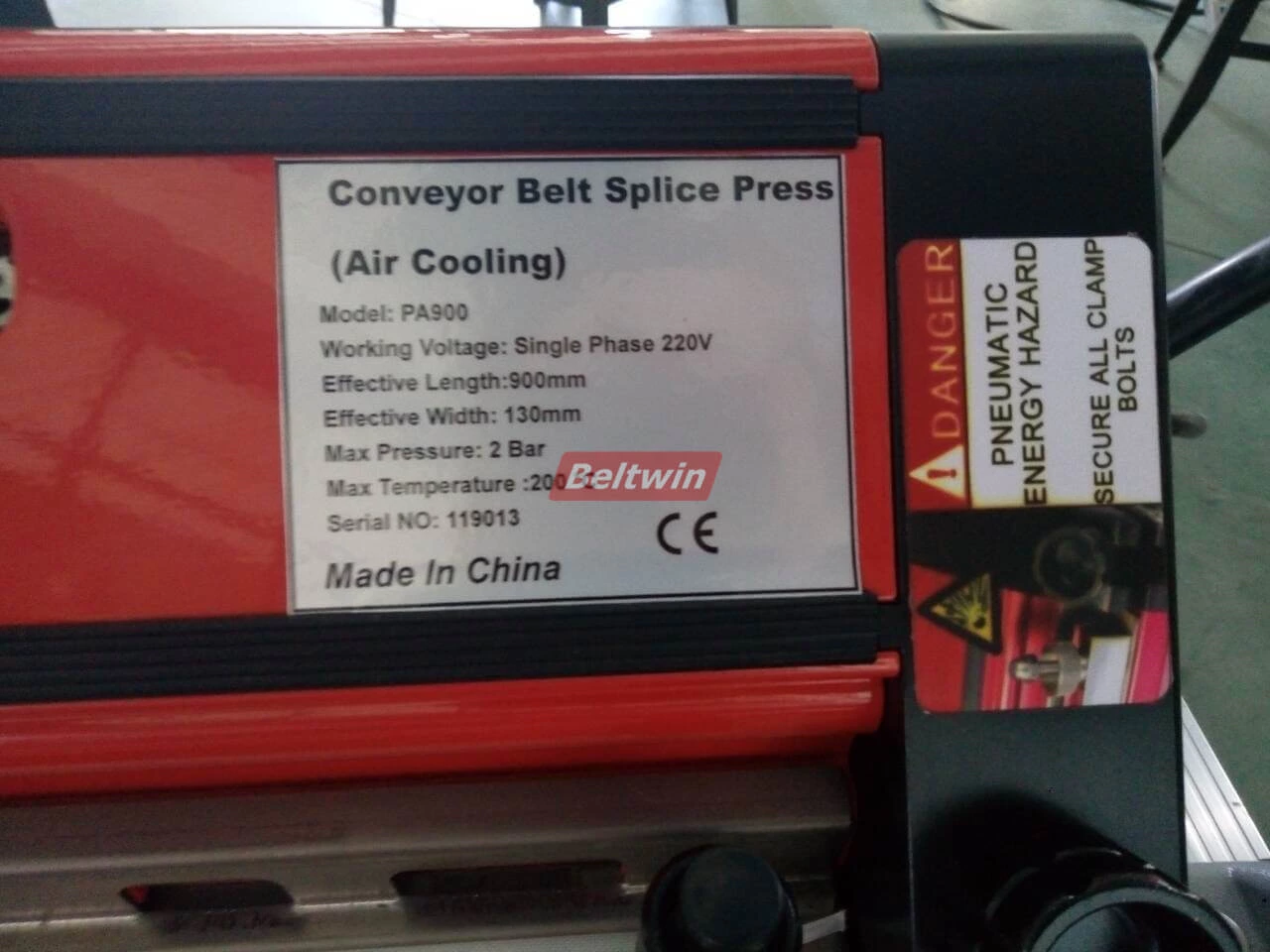 Entrega manual do perfurador de dedo ao cliente