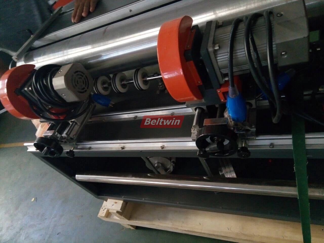 Entrega manual do perfurador de dedo ao cliente