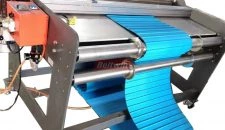 Como cortar cinto de PU homogêneo por máquina de corte de cinto