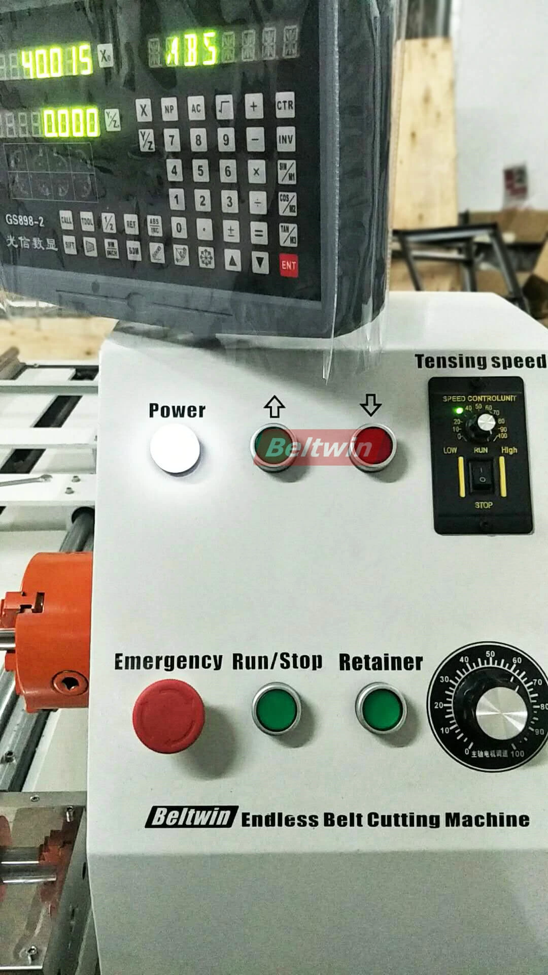 Máquina de corte de correia sem fim Beltwin entrega para a Itália