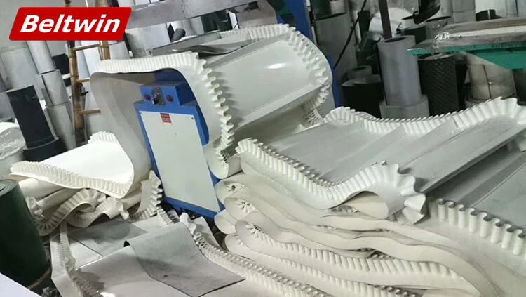 Máquina de soldar correia de alta frequência QA-1000H para guia em V/presilha/parede lateral de correia