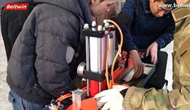 Treinamento no Uzbequistão para perfurador de dedo pneumático