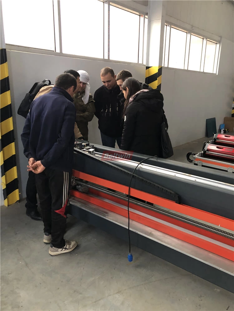 Fornecer treinamento de equipamentos para clientes uzbeques