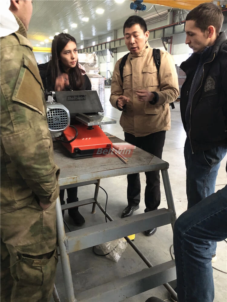 Fornecer treinamento de equipamentos para clientes uzbeques