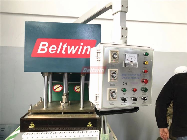 Fornecer treinamento de equipamentos para clientes uzbeques