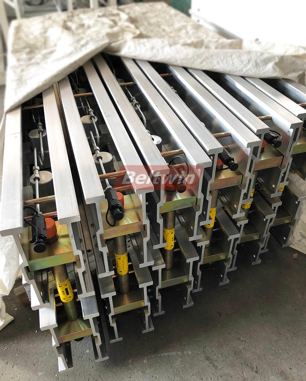 Entrega de vulcanizador tipo hidráulico Beltwin para o Irã!