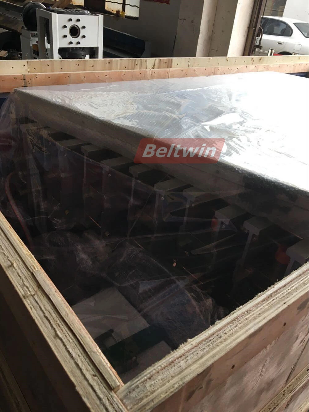 Entrega de vulcanizador tipo hidráulico Beltwin para o Irã!