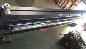 Prensa de resfriamento de água de 2600 mm (incluir caixa de controle europeia) entrega para a Estônia