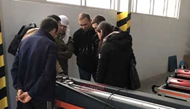 Fornecer treinamento de equipamentos para clientes uzbeques