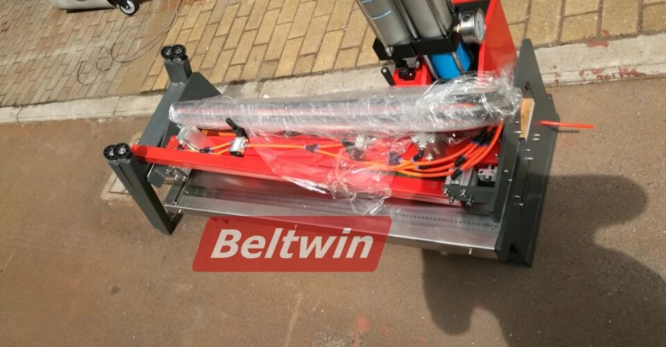 Perfurador de dedo pneumático 1600mm e prensa de refrigeração a água 600 entregam ao Paquistão