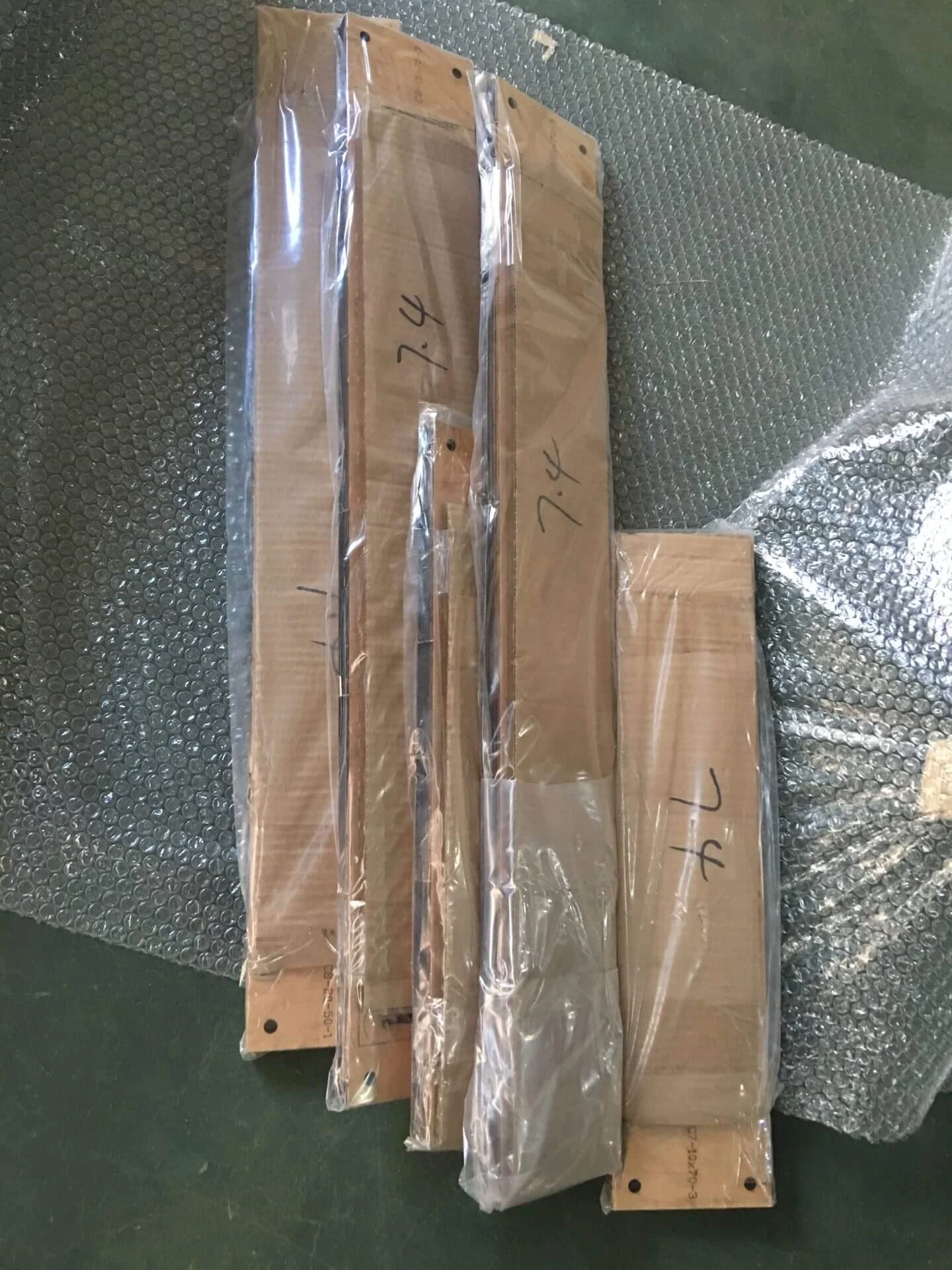 Prensa de resfriamento de água de 2600 mm (incluir caixa de controle europeia) entrega para a Estônia