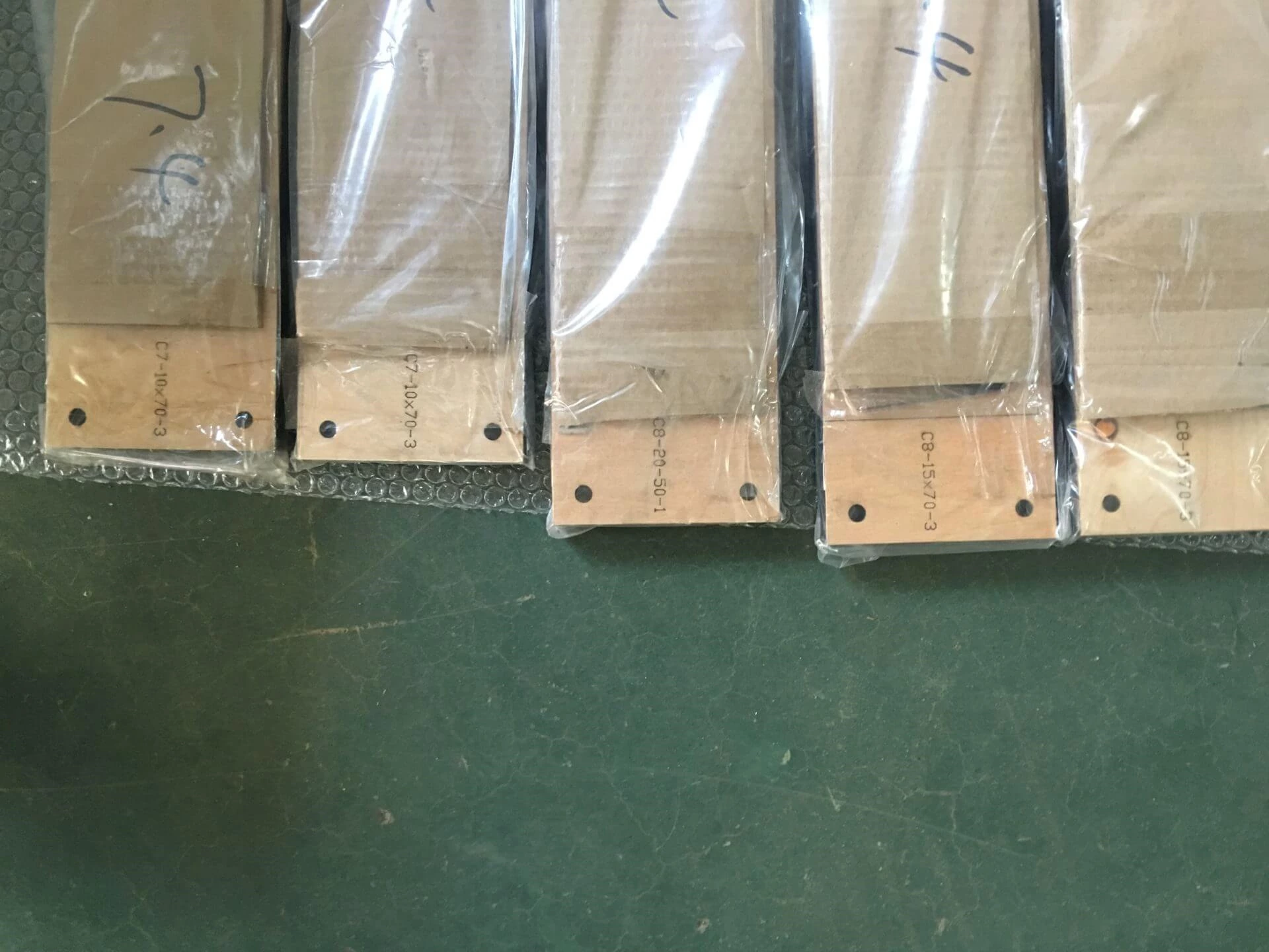 Prensa de resfriamento de água de 2600 mm (incluir caixa de controle europeia) entrega para a Estônia