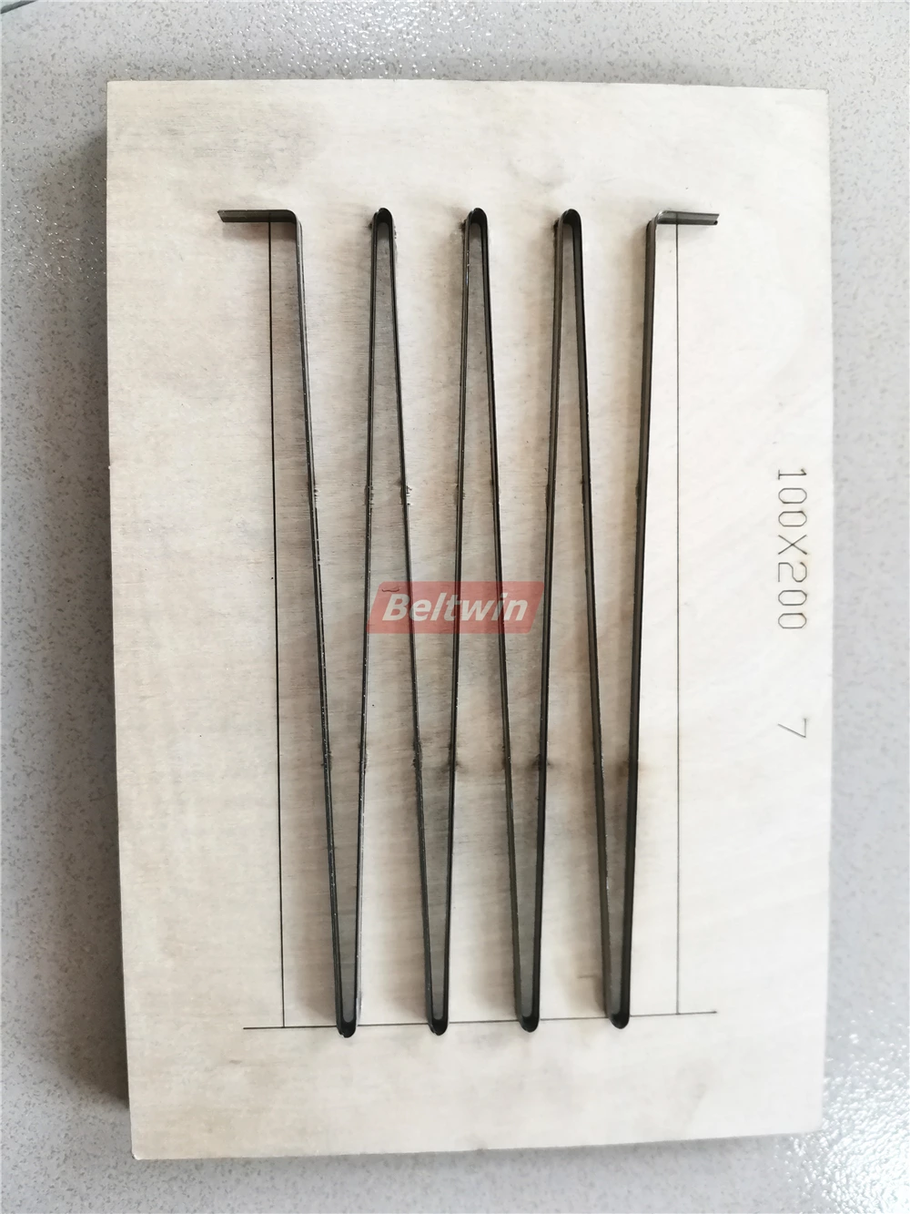 Máquina de perfuração de dedo de correia dentada