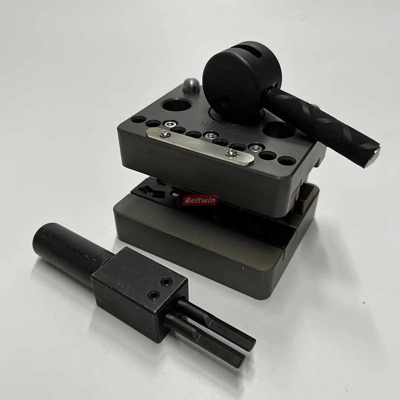 Miniferramenta de fixação para emenda mecânica de correia transportadora