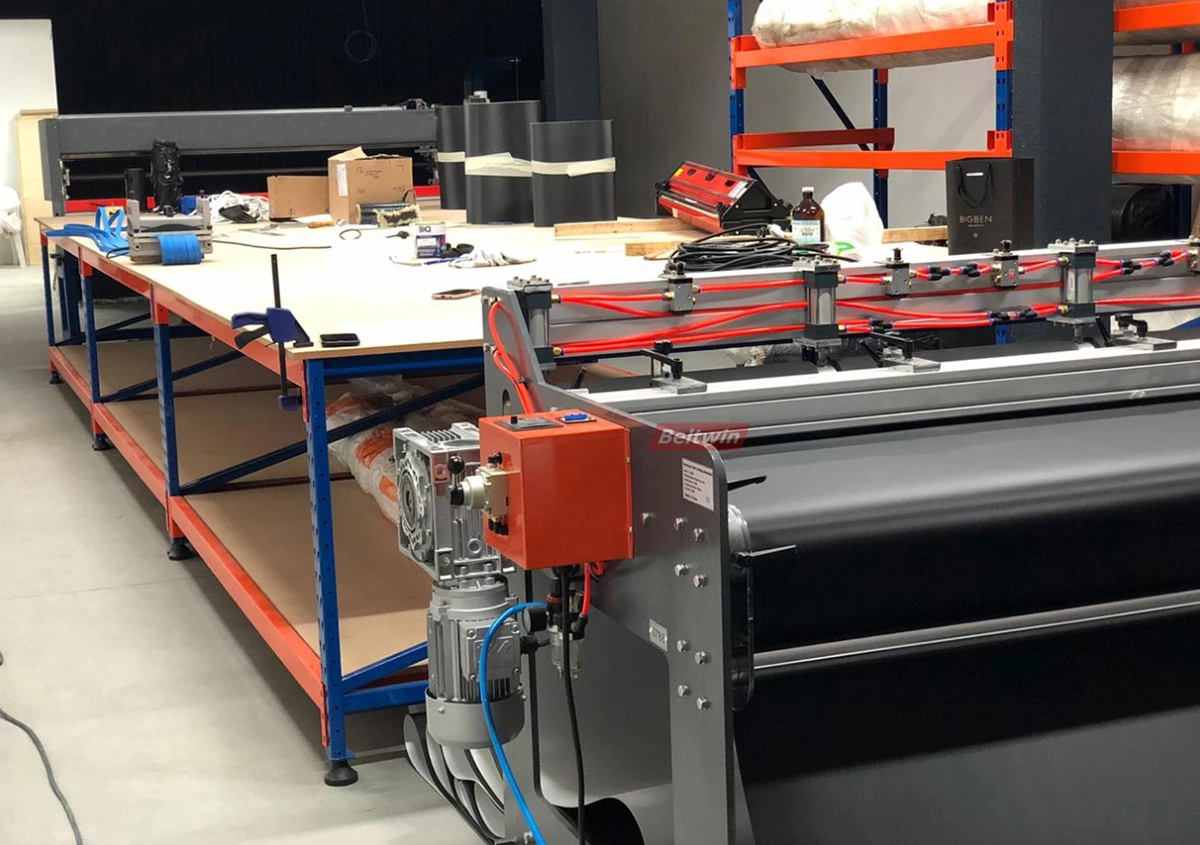 Por que escolher o perfurador de dedo automático para perfurar os dedos em correias de PVC/PU?