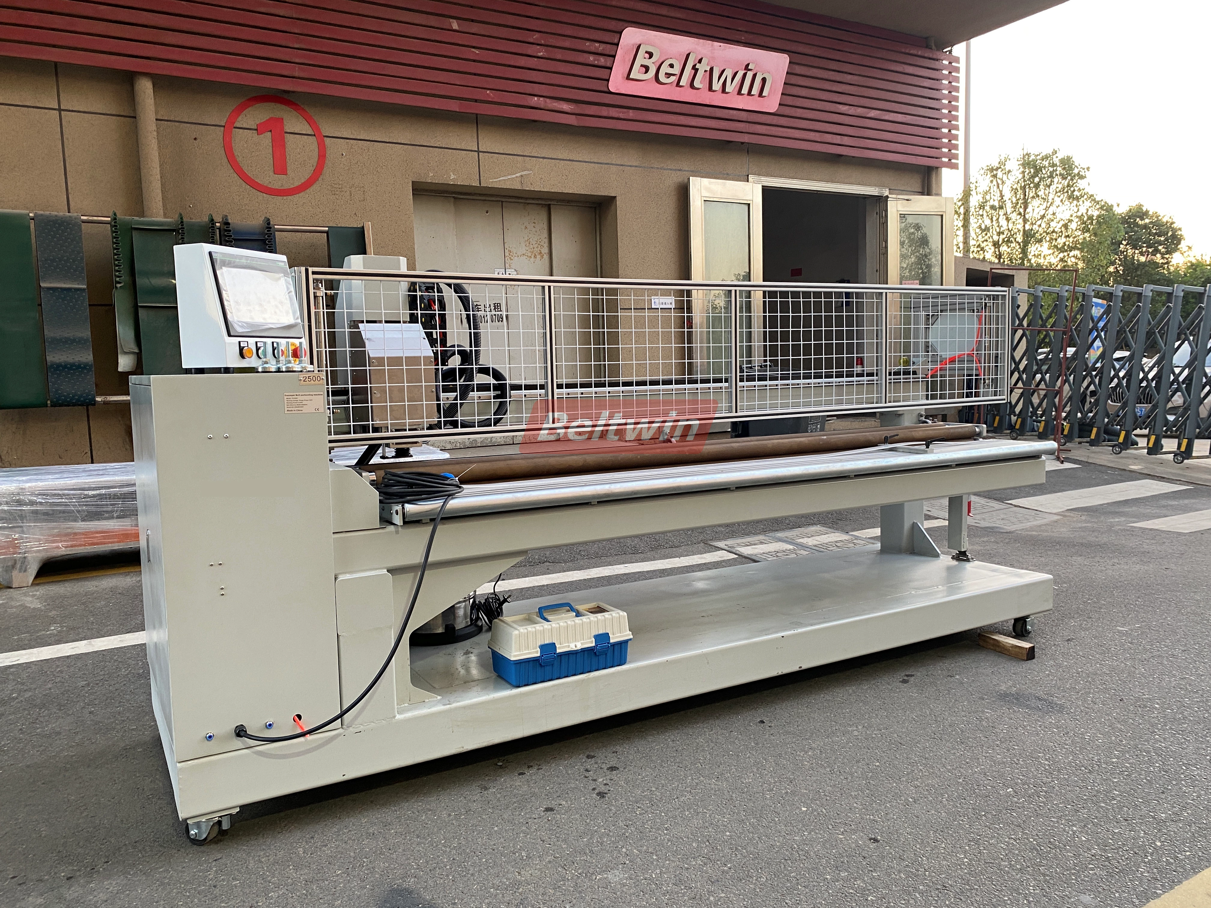Máquina de perfuração de correias de PVC/PU TD1100-3200