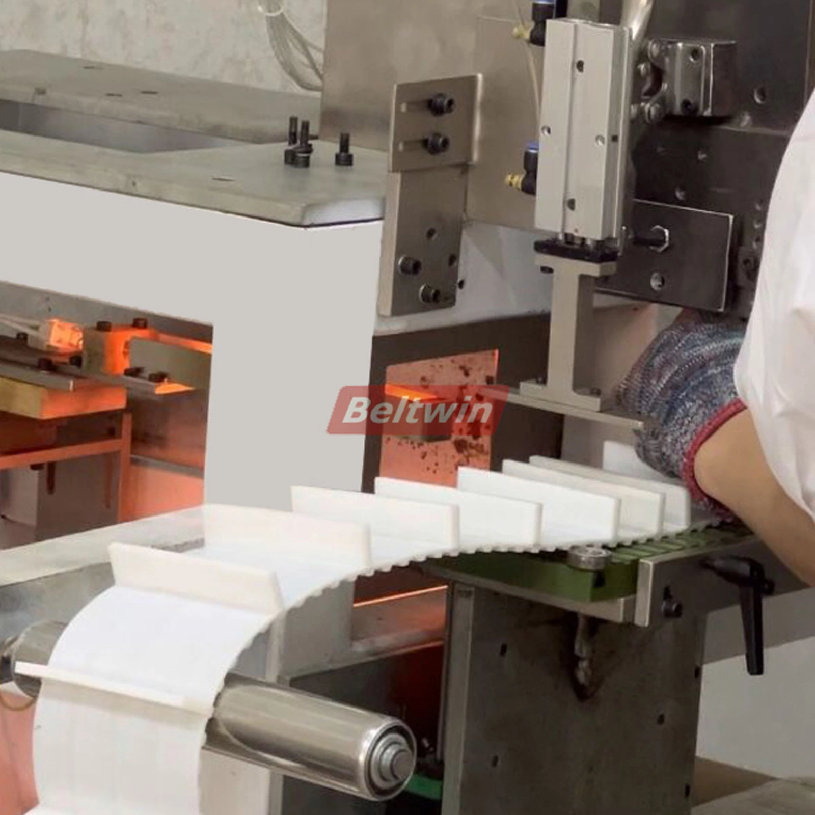 Máquina de soldadura de grampos de correia dentada QC100T