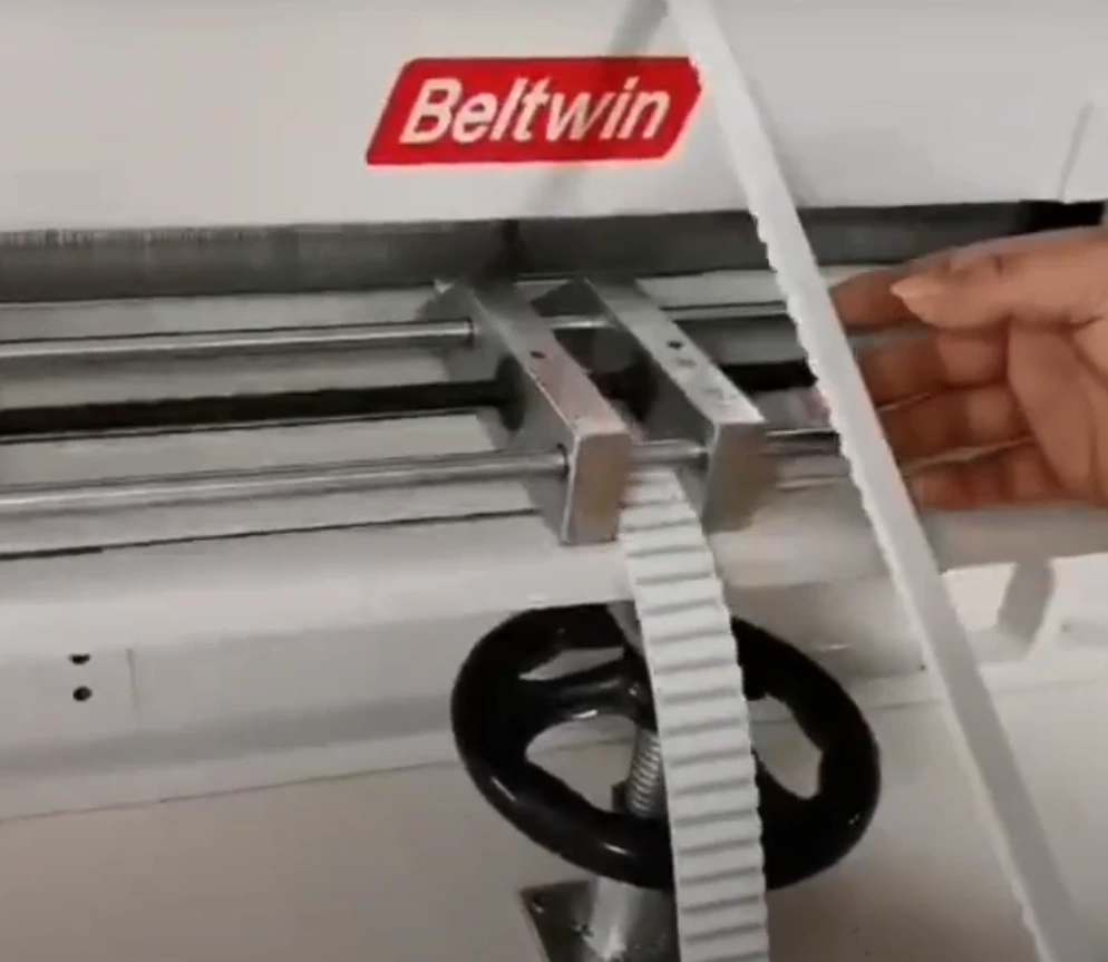 Máquina de corte de correia de distribuição CB500