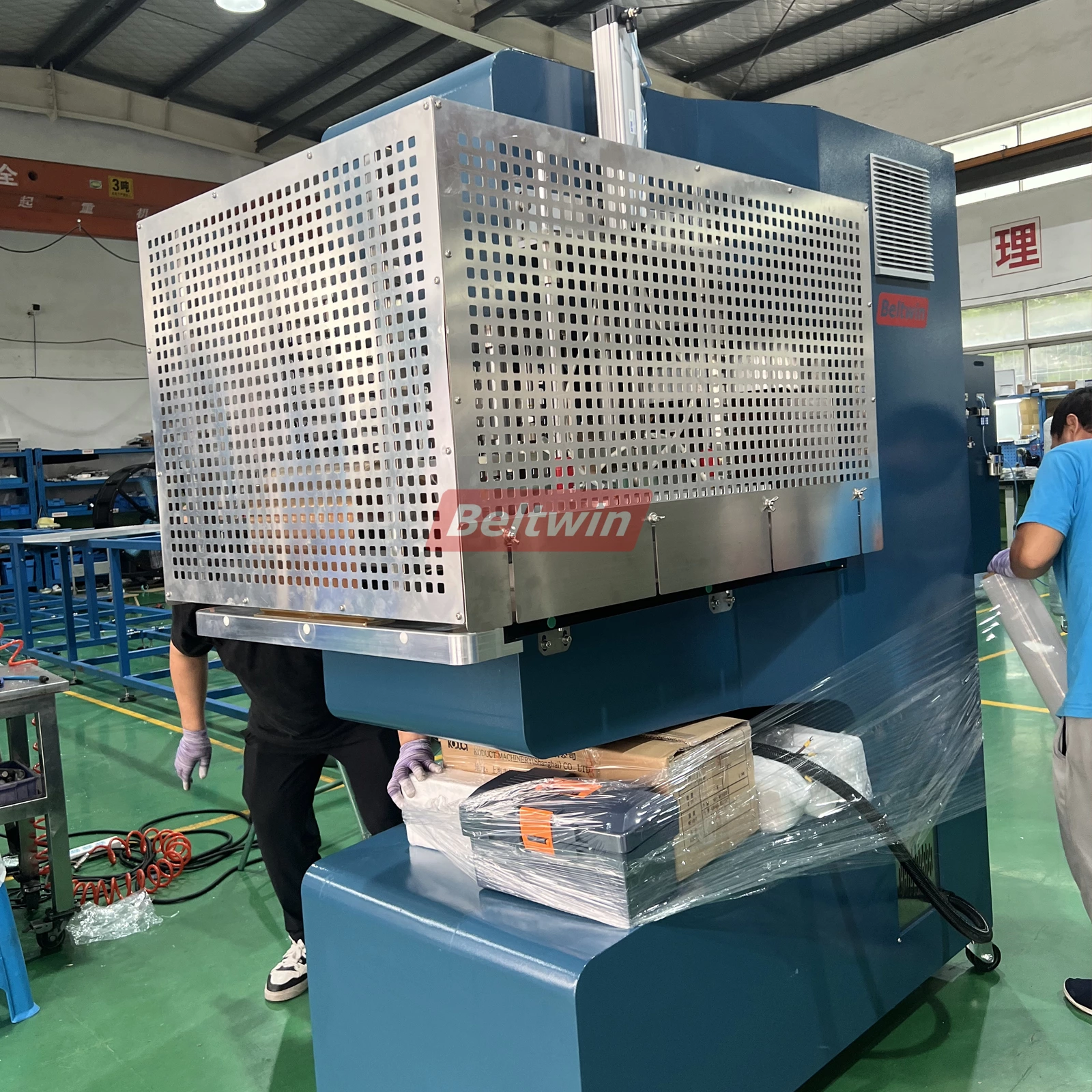 Máquina de soldadura de alta frequência QA-2000 para presilha de correia em PVC PU, guia em V, parede lateral