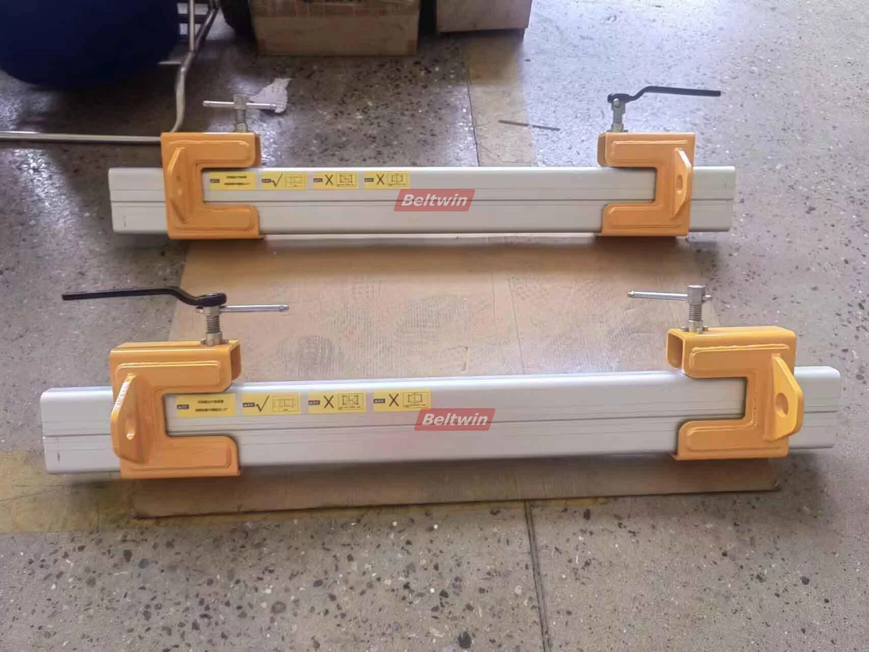 Grampo de fixação com cabeça fixa estática para correia transportadora de borracha