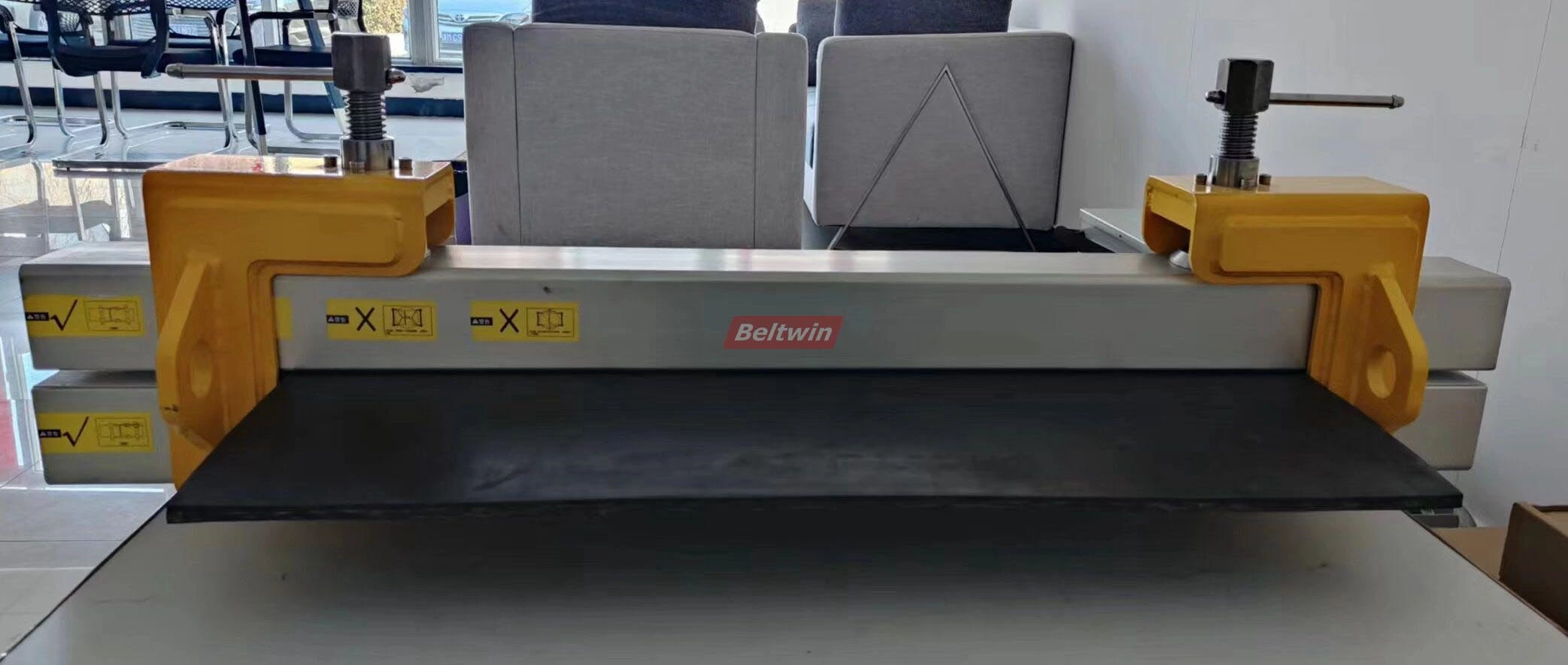 Grampo de fixação com cabeça fixa estática para correia transportadora de borracha