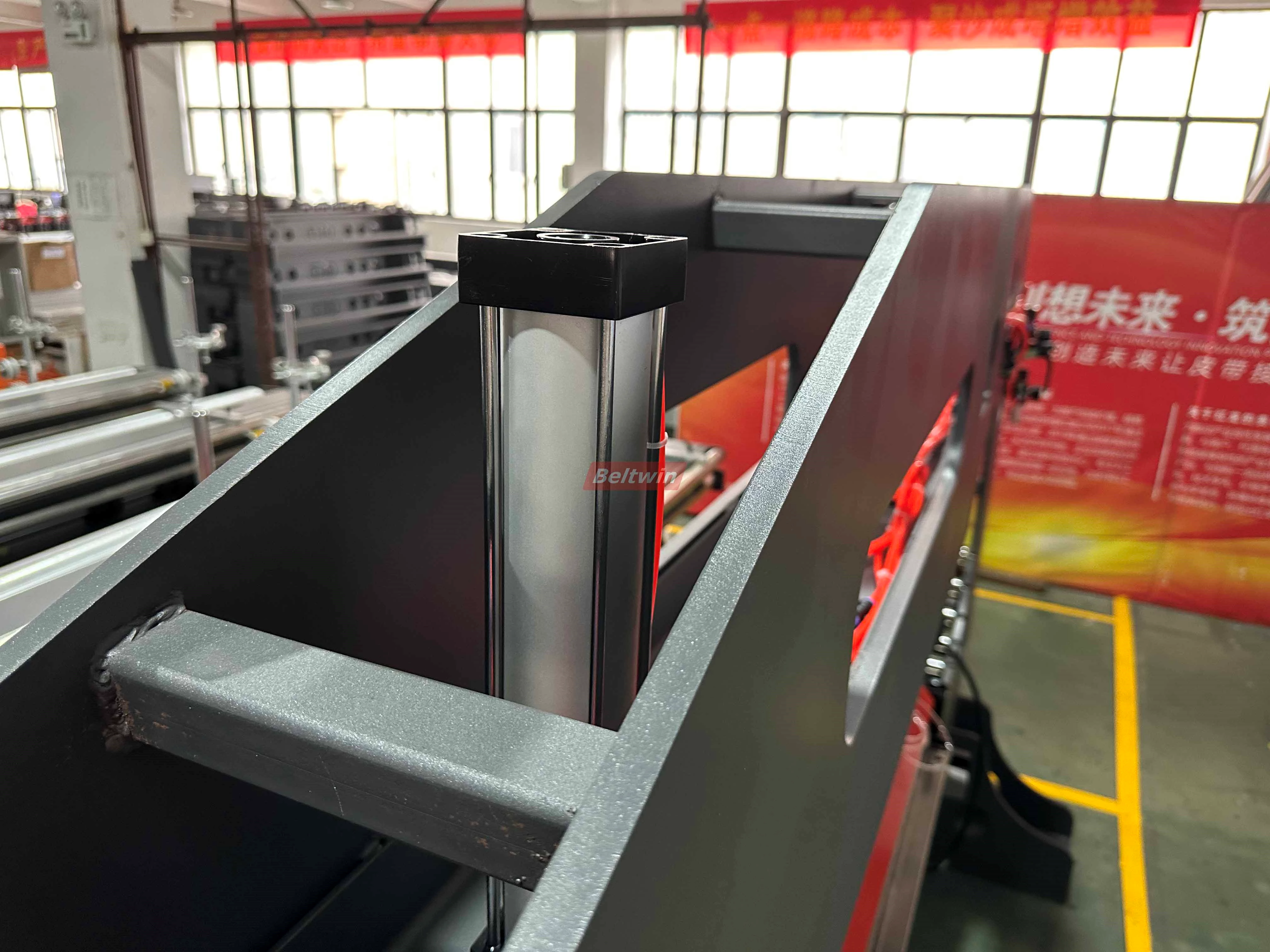 Correia transportadora em PVC PU com prensa de emenda de arrefecimento a ar para juntas longitudinais