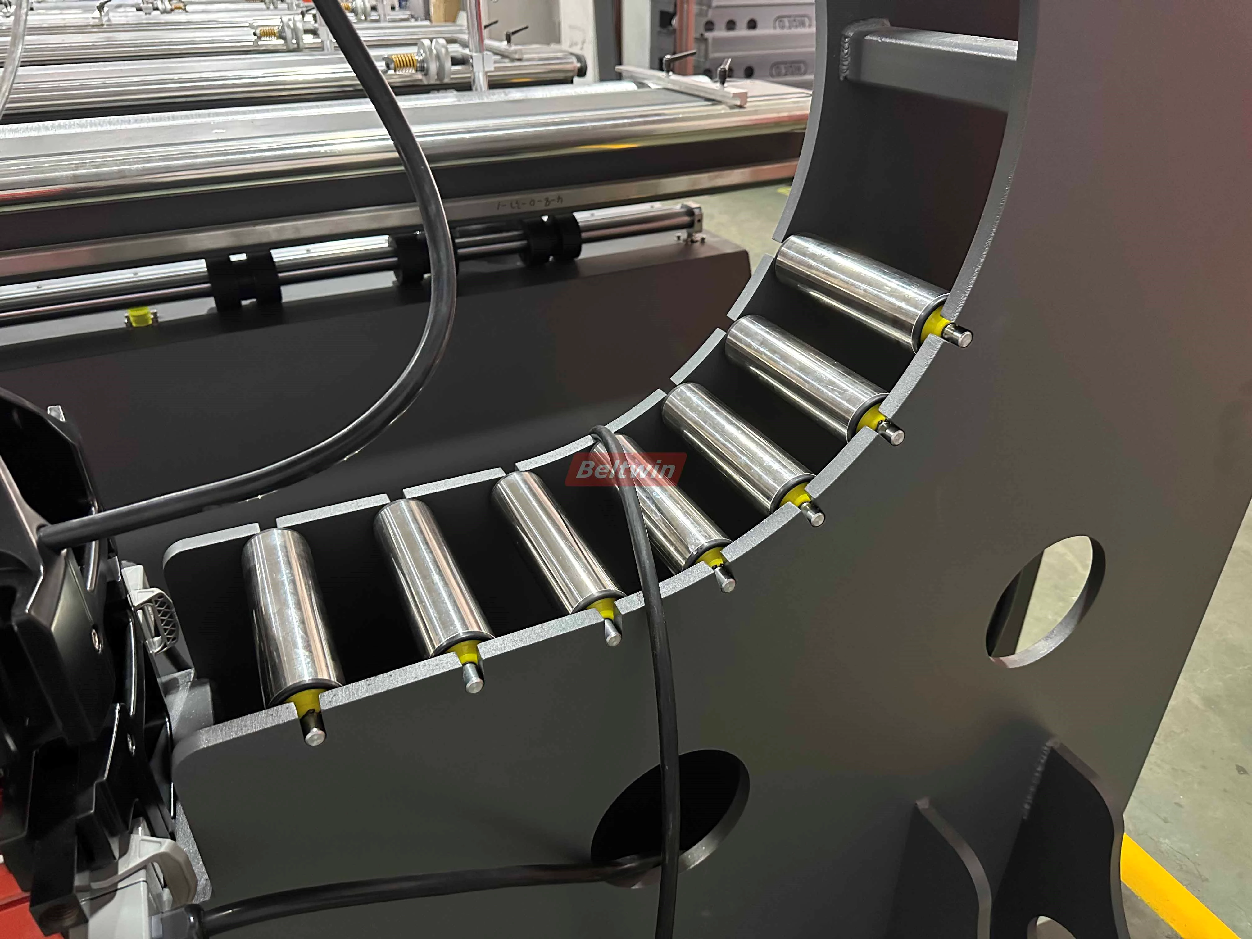 Correia transportadora em PVC PU com prensa de emenda de arrefecimento a ar para juntas longitudinais