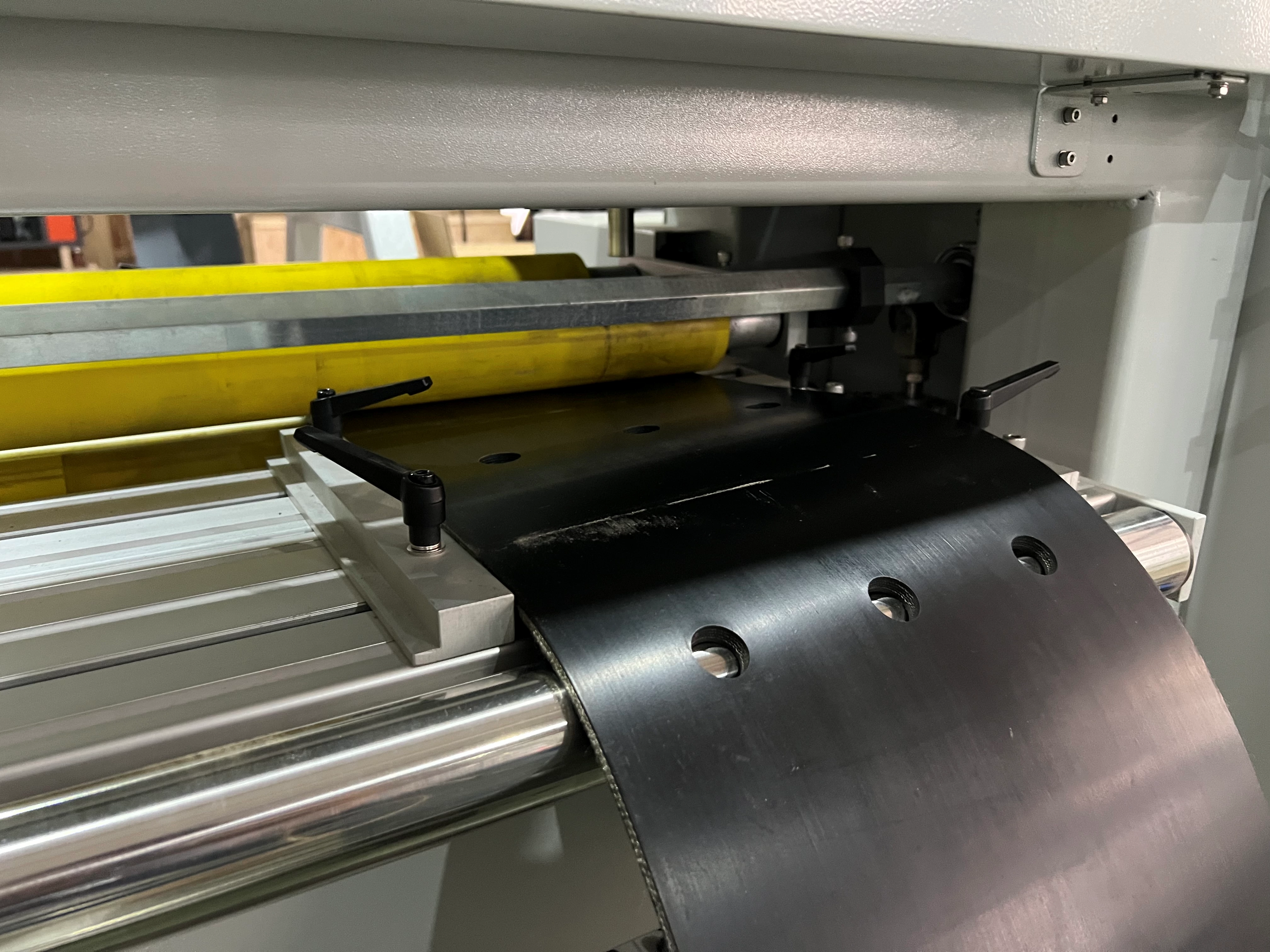 Professional belt hole puncher with drilling function for rubber belts